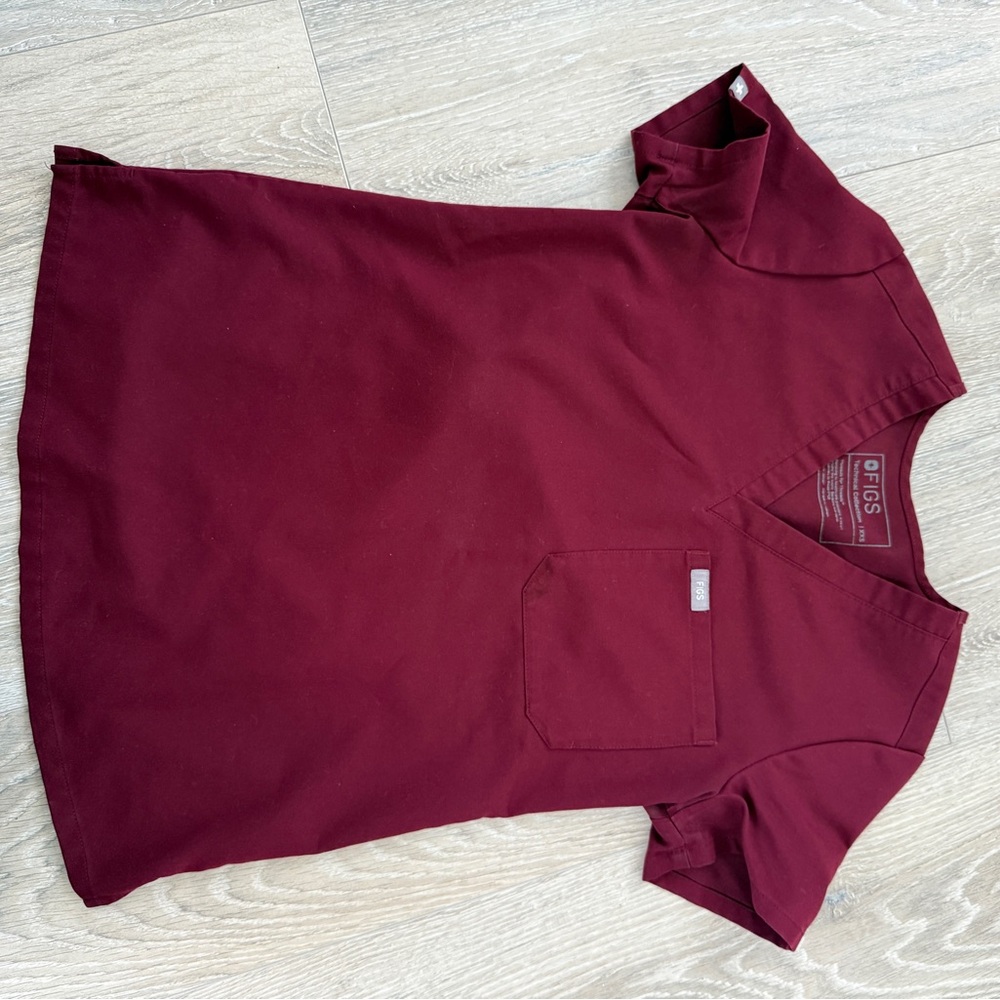 Figs Women's V-Neck Scrub Top in Burgundy
